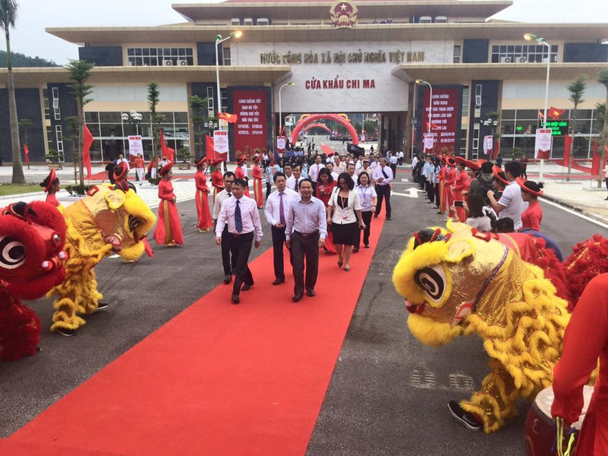 Không khí tưng bừng của buổi lễ ảnh: Duy Chiến 