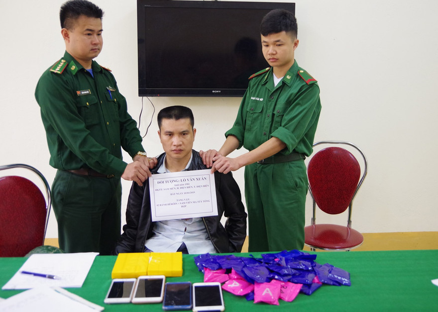 Kẻ mang lượng ma túy khủng bị bắt khi 'quá cảnh' Việt Nam