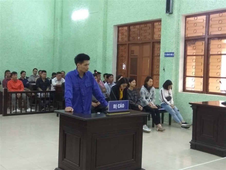 Bị cáo Thắng ra tòa lĩnh án .Ảnh: CB