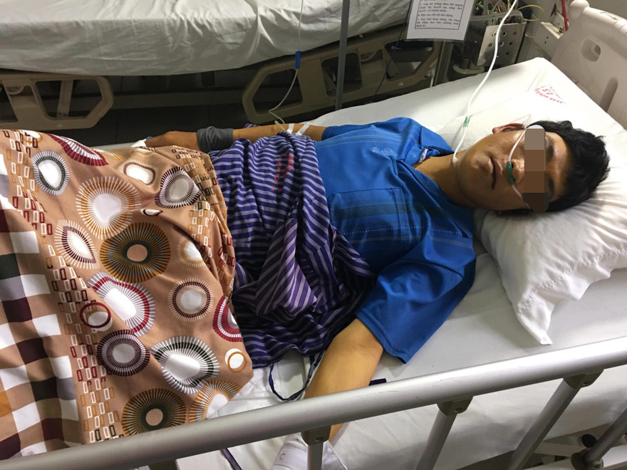 Ông A đang cấp cứu tích cực tại bệnh viện .Ảnh: ĐK