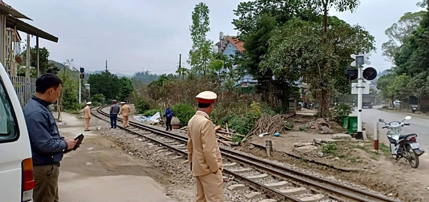 Công an Lạng Sơn khám nghiệm hiện trường, xử lý vụ tai nạn *ảnh: TL