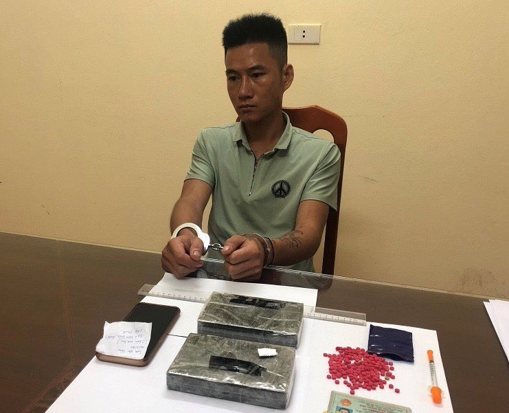 Đối tượng Cáng cùng tang vật .Ảnh: A. Khoa 