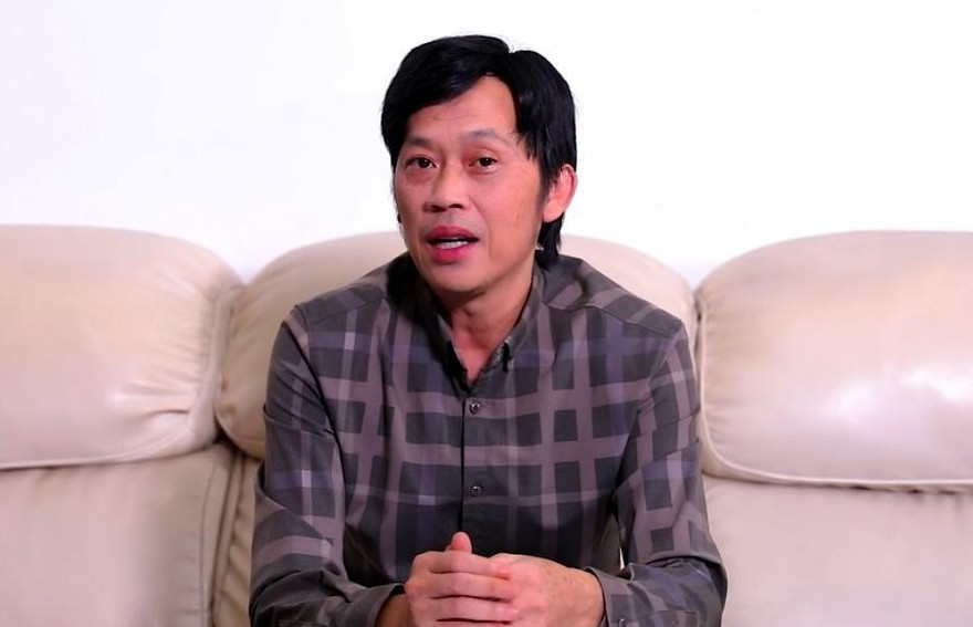 Hoài Linh trong clip lên tiếng giải thích về số tiền kêu gọi ủng hộ lũ lụt miền trung cuối năm 2020 nhưng tới nay chưa đem ủng hộ.