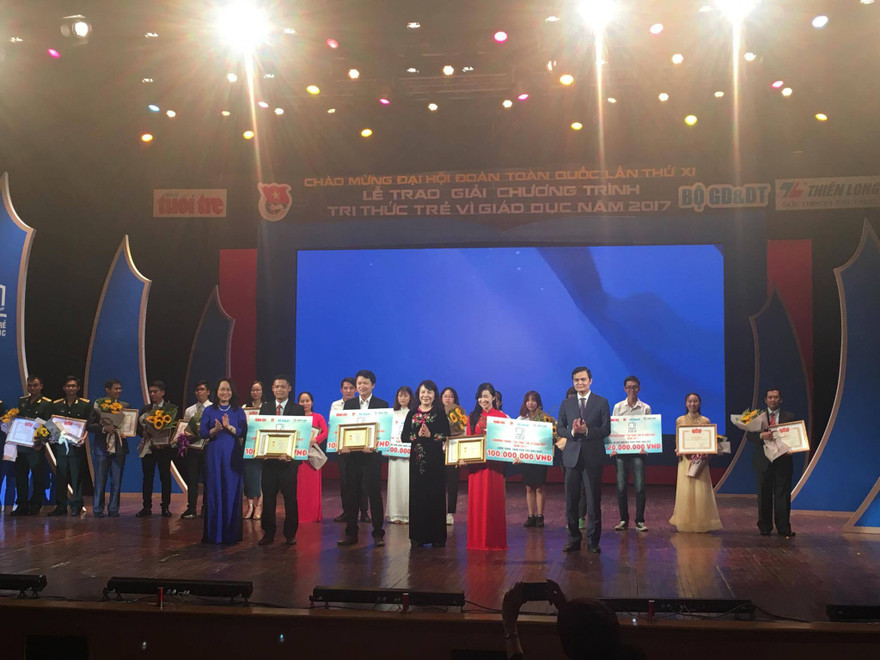 Trao giải thưởng Tri thức trẻ vì giáo dục năm 2017
