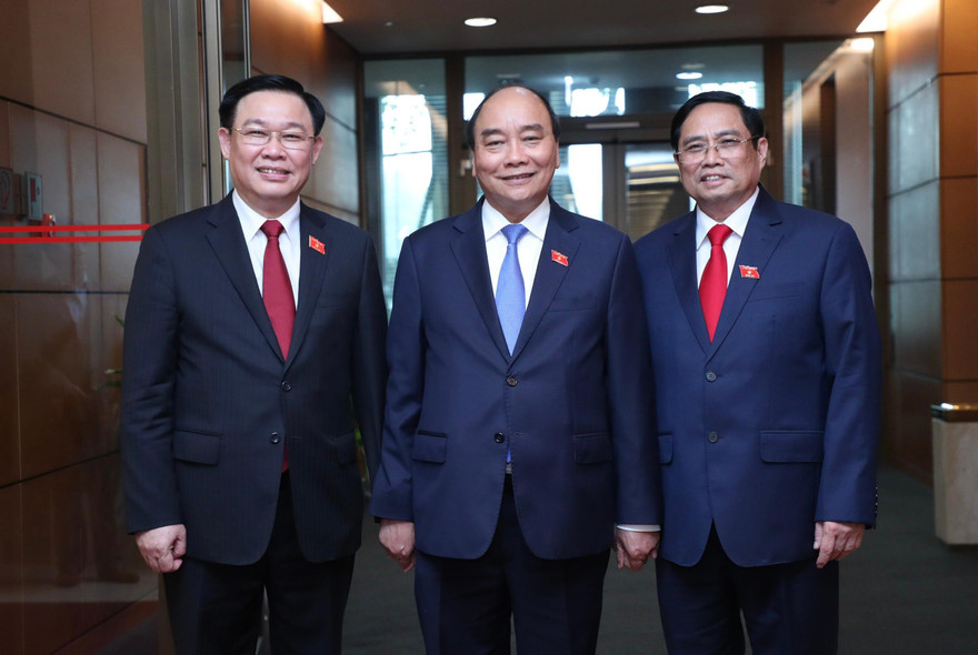 Chủ tịch Quốc hội Vương Đình Huệ, Chủ tịch nước Nguyễn Xuân Phúc và Thủ tướng Chính phủ Phạm Minh Chính tại kỳ họp Quốc hội. Ảnh Như Ý