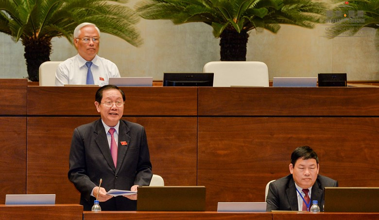 Bộ trưởng Nội vụ Lê Vĩnh Tân tại kỳ họp Quốc hội