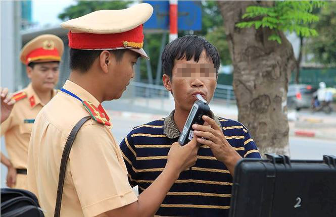 Thực hiện các biện pháp ngăn chặn tai nạn giao thông do uống rượu, bia