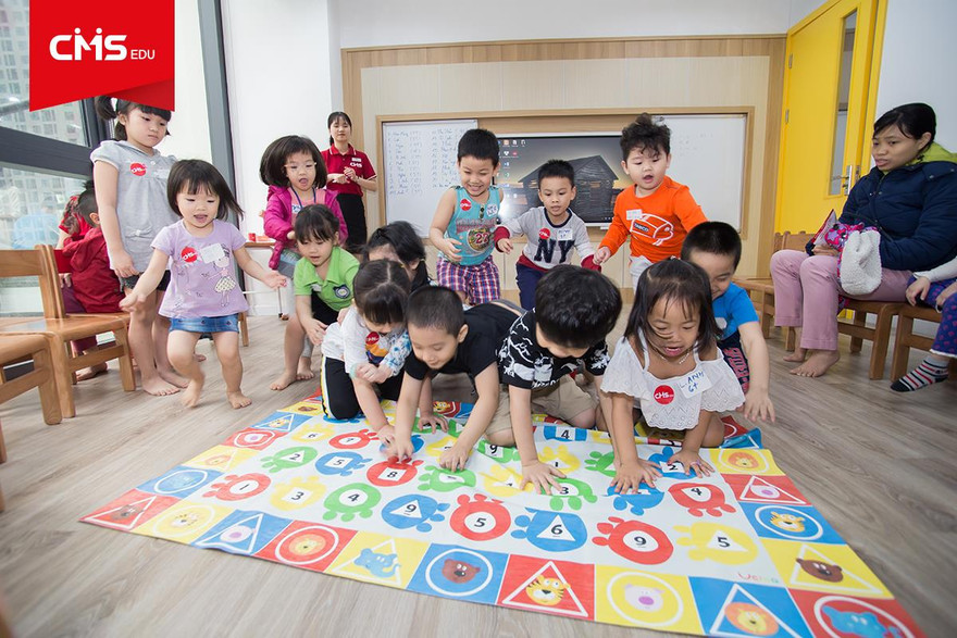 Trẻ cần được giáo dực phát triển năng lực tư duy sáng tạo từ bé.