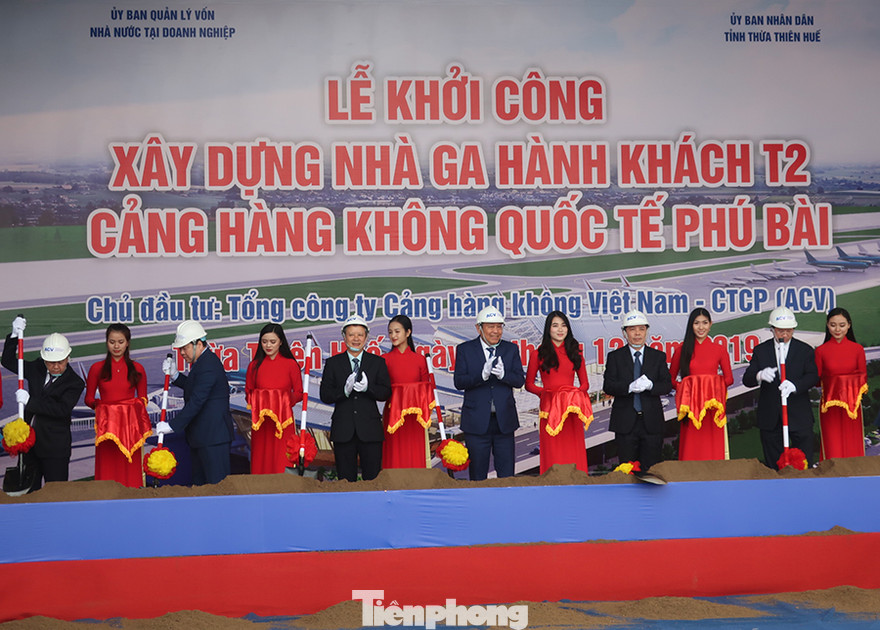 Phó Thủ tướng Thường trực Trương Hoà Bình cùng lãnh đạo Bộ GTVT, UBND Thừa Thiên Huế, ACV... khởi công nhà ga T2 sân bay Phú Bài