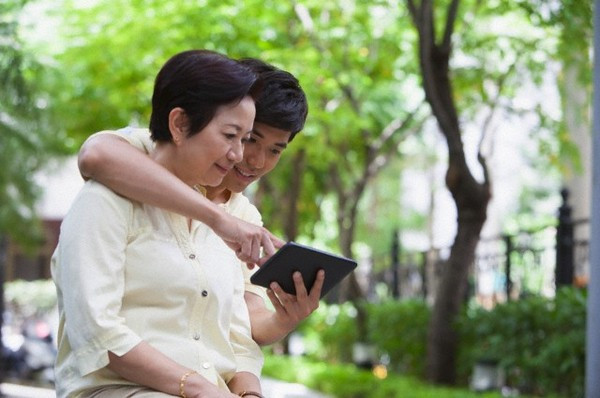 Chị Ngọc được chứng kiến thêm nhiều chuyện về sự phân biệt đối xử, coi con mình là vàng là ngọc, con nhà người khác là lá mít lá đa của bác ấy mà chị đã quyết định "xách dép" chạy lấy người (Ảnh minh họa).