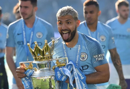 Aguero sút trúng xà ngang, cột dọc 8 lần ở Premier League 2018/19.