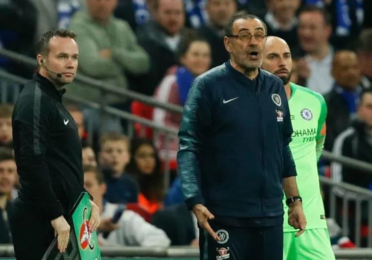 HLV Sarri vẫn chưa hết tức giận vụ bị Kepa bật lại ngay trên sân.