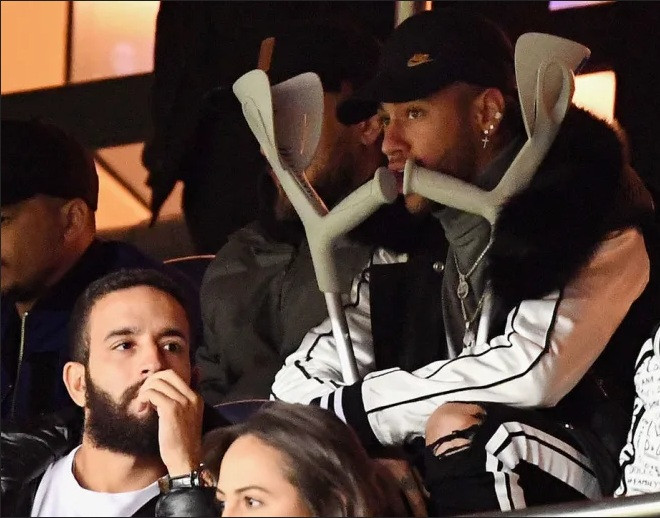 Neymar nghỉ thi đấu từ 8-10 tuần vì chấn thương.