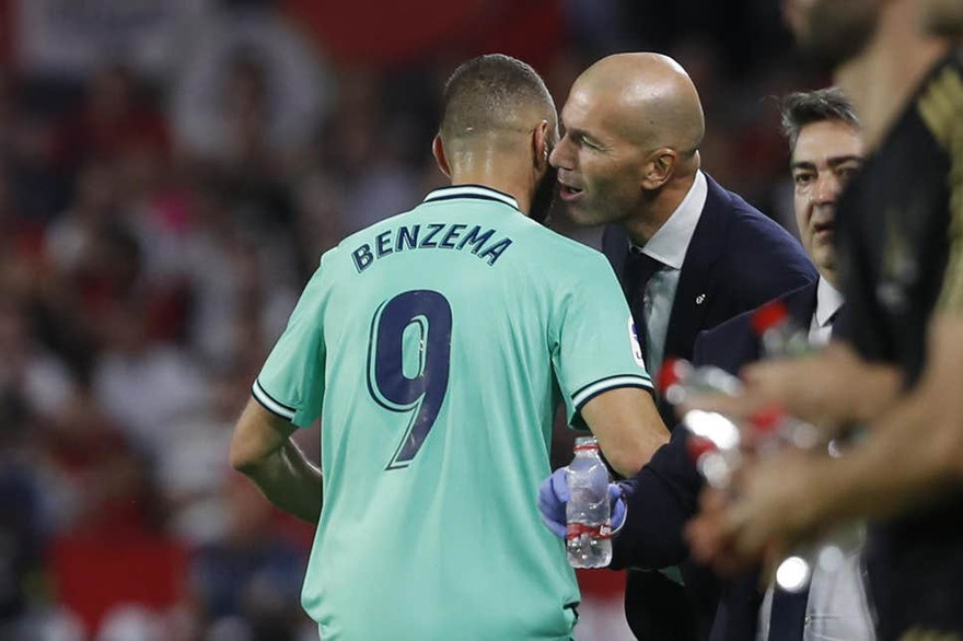 HLV Zinedine Zidane cảm ơn Karim Benzema.