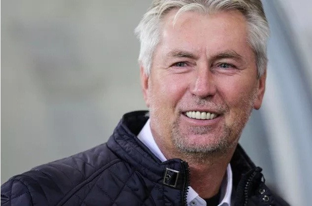 HLV Jan Kocian của đội tuyển Yemen.