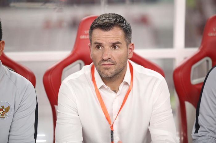 HLV Simon McMenemy của tuyển Indonesia.