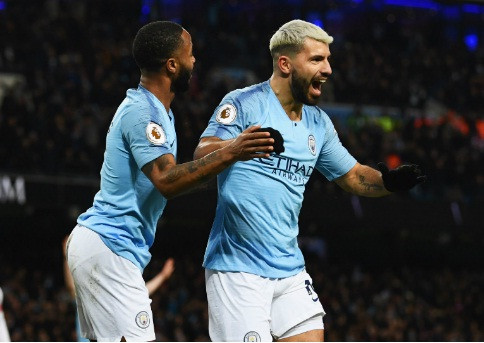 Sergio Aguero lập hat-trick giúp Man City vùi dập Arsenal.