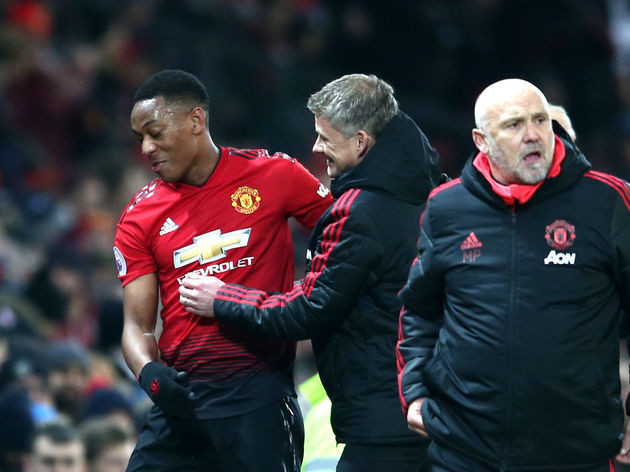 Anthony Martial vắng mặt ở trận gặp Burnley vì chấn thương.