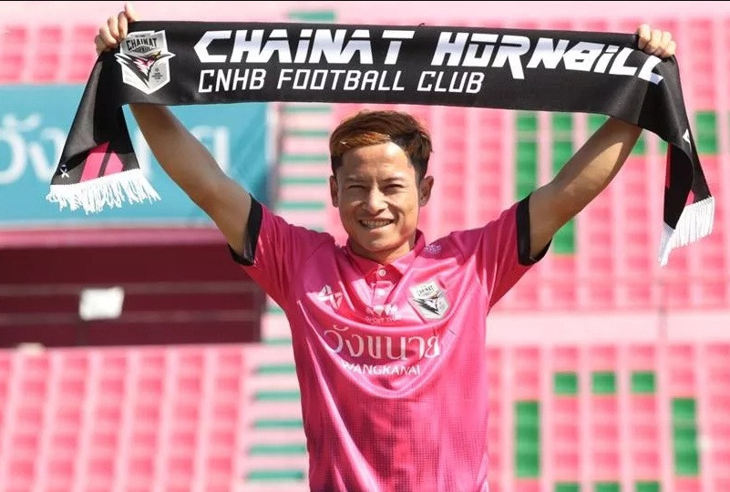 Soukaphone Vongchiengkham vui mừng khi phá lưới Đặng Văn Lâm.