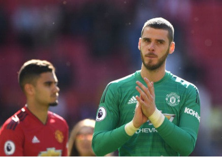 De Gea không hài lòng vì bị M.U trừ 25% lương.