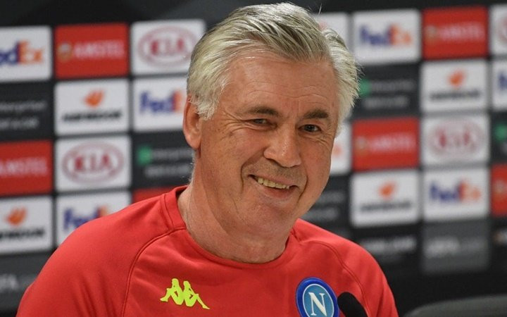 HLV Carlo Ancelotti sẽ không rời Napoli trong hè 2019.