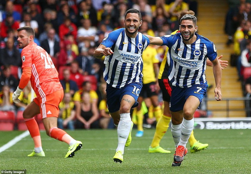 Brighton & Hove Albion bất ngờ thắng đậm trên sân của Watford.