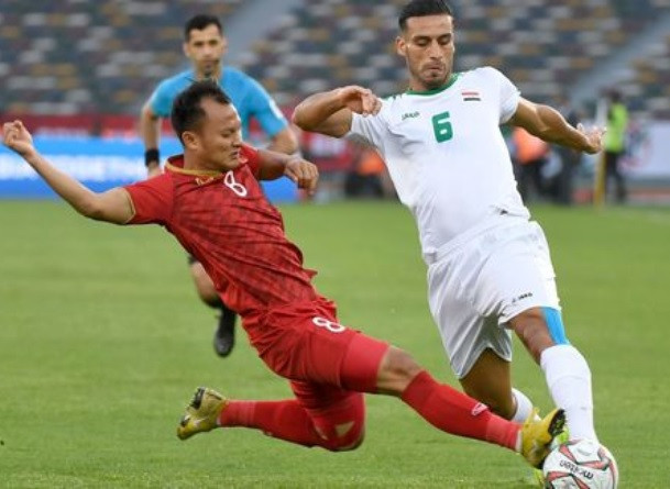 Trọng Hoàng nhận thẻ vàng nhanh nhất trong lịch sử Asian Cup.