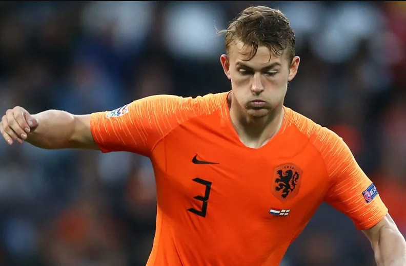 Matthijs de Ligt trên đường gia nhập Juventus.