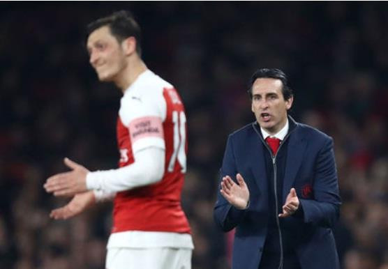 Ozil sẽ đá chính ở derby London giữa Tottenham và Arsenal.