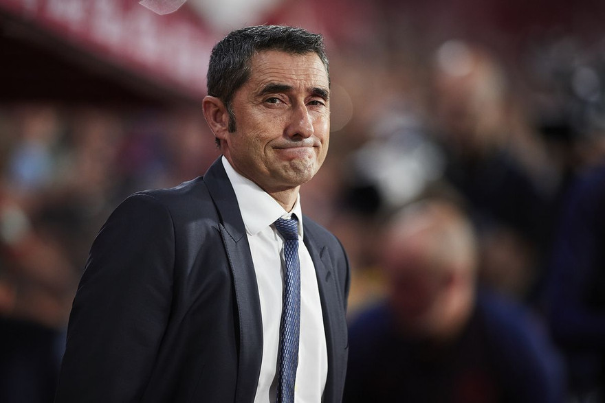 HLV Ernesto Valverde của Barcelona.