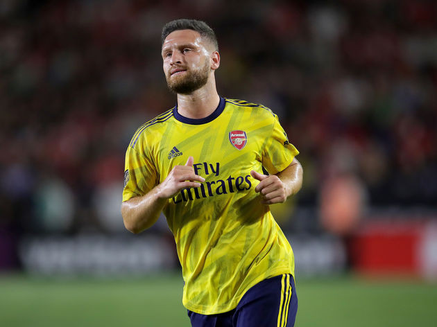 Shkodran Mustafi đối mặt tương lai u ám tại Arsenal.