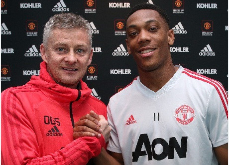 Anthony Martial trong ngày gia hạn hợp đồng với M.U.