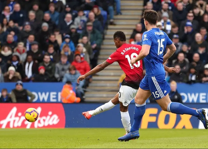 Pha làm bàn của Marcus Rashford vào lưới Leicester City.