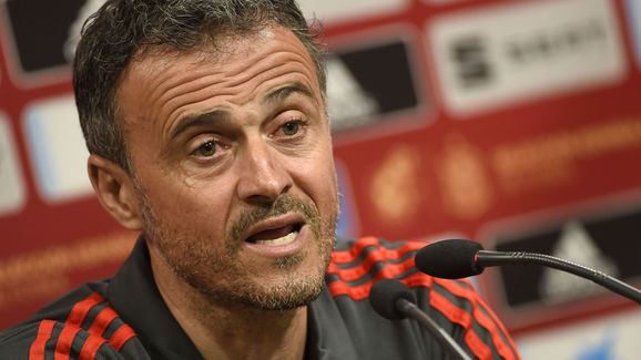 HLV Luis Enrique bất ngờ chia tay đội tuyển Tây Ban Nha.