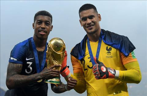 Alphonse Areola (phải) gia nhập Real Madrid theo dạng cho mượn 1 năm.