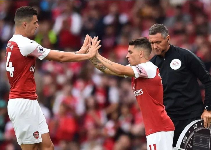 Lucas Torreira và Granit Xhaka đều dính chấn thương trong đợt tập trung ĐTQG hiện tại.