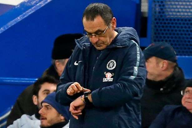 HLV Maurizio Sarri đứng trước nguy cơ bị Chelsea sa thải.