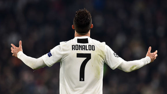 Cristiano Ronaldo tỏa sáng giúp Juventus ngược dòng thành công.