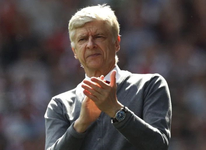 HLV Arsene Wenger nhận được lời mời từ Newcastle.
