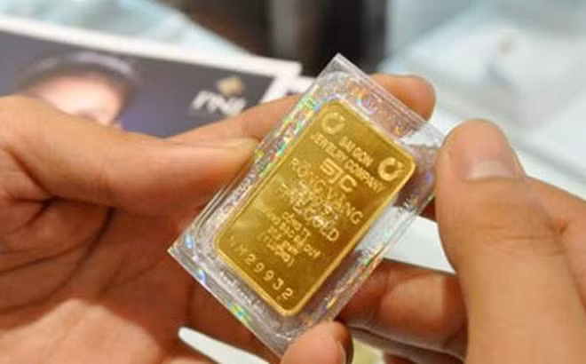 Giá vàng SJC lại đột ngột lao dốc.