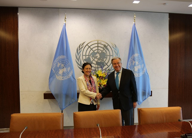 Đại sứ Nguyễn Phương Nga (trái) chào từ biệt Tổng Thư ký Liên Hợp Quốc Antonio Guterres .