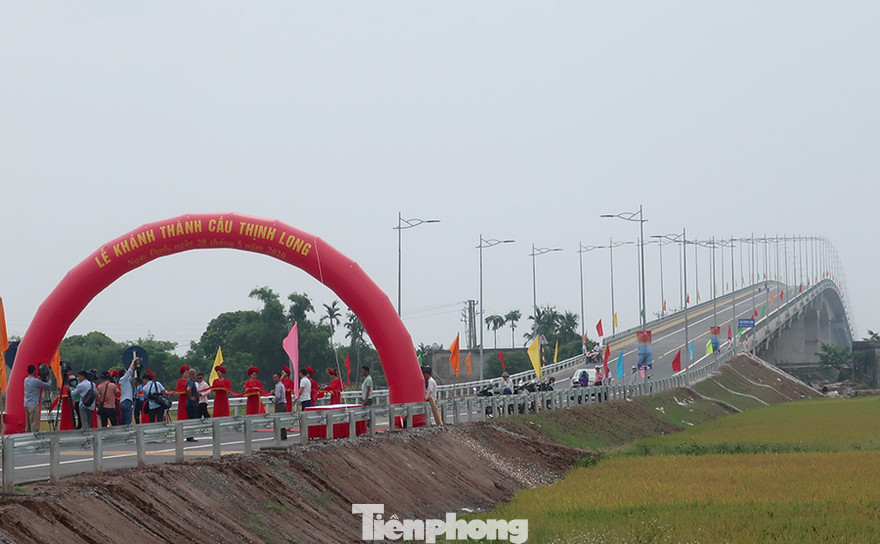 Cầu Thịnh Long nối huyện Nghĩa Hưng và Hải Hậu (Nam Định) chính thức được khánh thành.