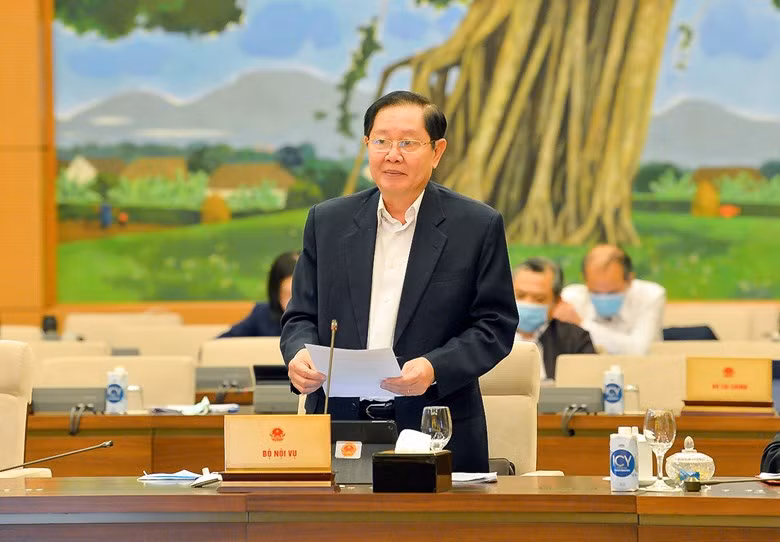 Bộ trưởng Bộ Nội vụ Lê Vĩnh Tân tại phiên họp Uỷ ban Thường vụ