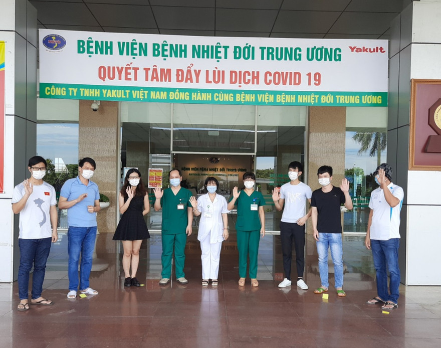 Các bệnh nhân mắc COVID-19 được điều trị khỏi bệnh và xuất viện.