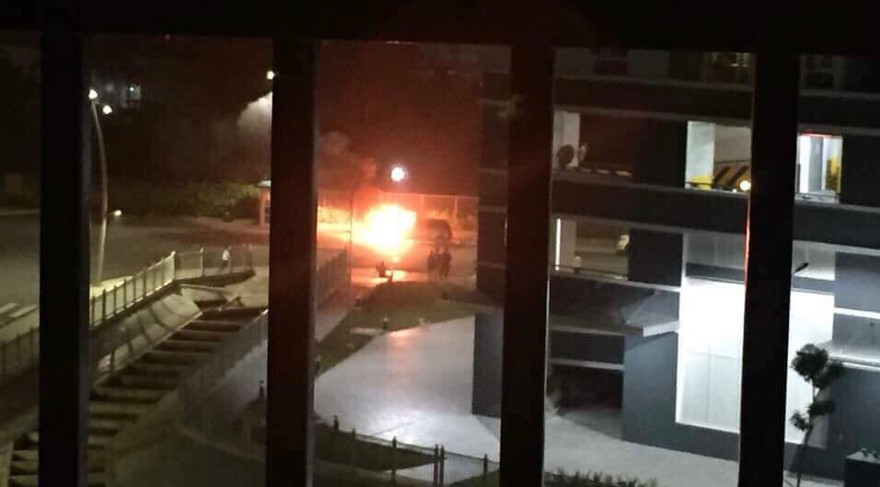 Ngọn lửa bùng lên ở chiếc xe ô tô 4 chỗ vào lúc 3 giờ sáng