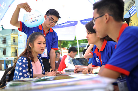 BTC chương trình "Tiếp sức mùa thi" năm 2019 thiết lập đường dây nóng và nhiều kênh thông tin khác nhau để tiếp nhận thông tin thí sinh, đảm bảo tất cả thí sinh và người nhà thí sinh đều được hỗ trợ khi tham gia kỳ thi THPT quốc gia năm 2019.