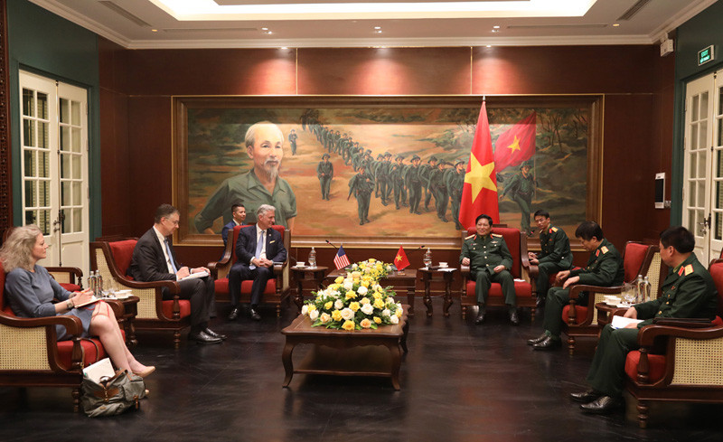 Đại tướng Ngô Xuân Lịch tiếp ông Robert O’Brien Cố vấn An ninh Quốc gia Hoa Kỳ.