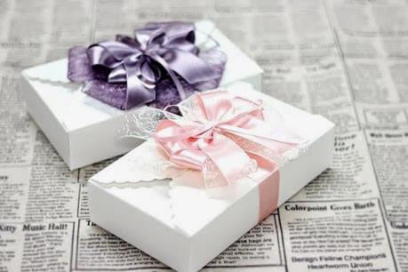 Sếp nhờ mua quà xịn rồi toàn 'quên' trả tiền, thư ký trẻ cạn ví không dám đòi