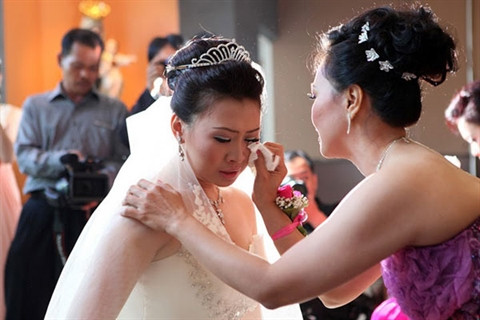 Hoảng loạn khi tận mắt chứng kiến chồng lên cơn động kinh ngay tại lễ cưới (Ảnh minh họa)