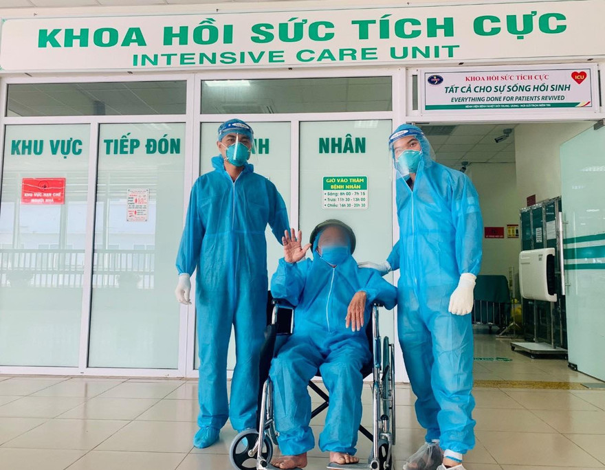 Bệnh nhân mắc COVID-19 rất nặng hồi phục thần kỳ, ra viện ngày 9/7/2021